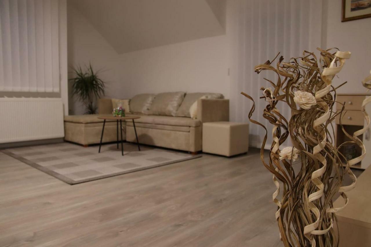 Apartman F&F Otočac Εξωτερικό φωτογραφία