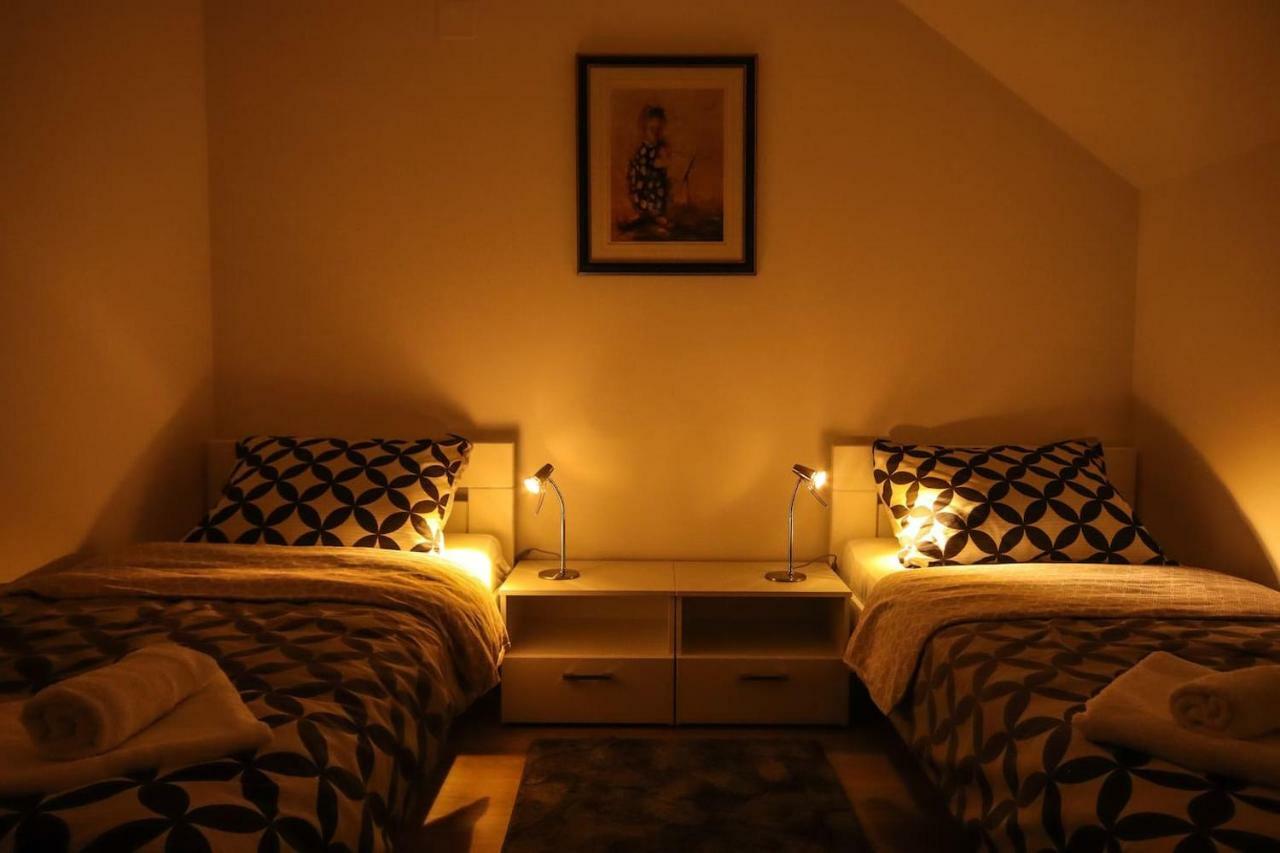 Apartman F&F Otočac Εξωτερικό φωτογραφία